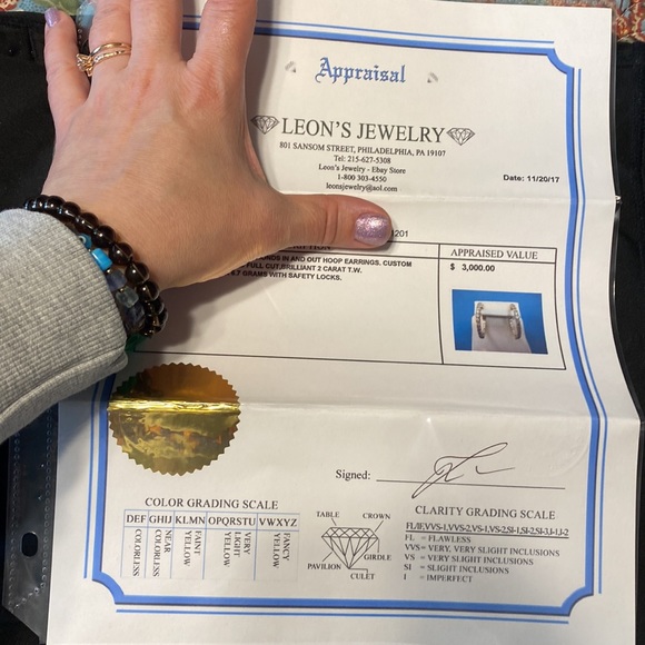 Gorgeous 14k diamond hoops - Picture 9 of 9